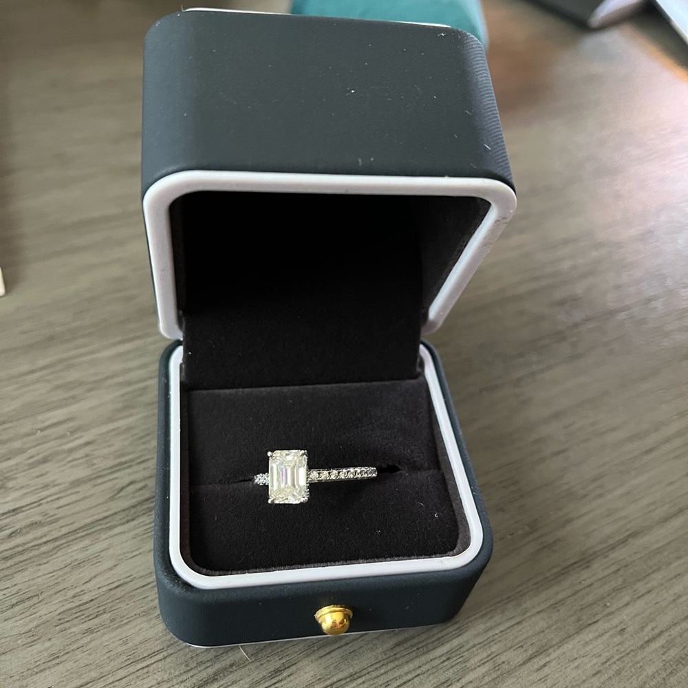 Elegant Silver Diamond Ring